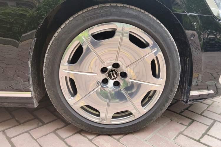 Used Audi A8 2022 A8L Horch Founder's Edition Legendary Model Right Front Wheel Hub