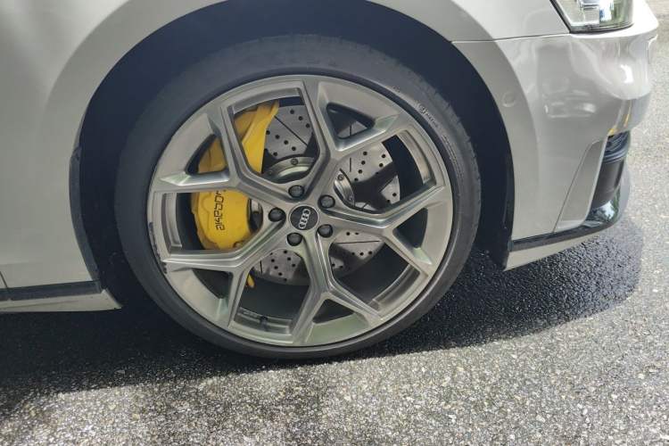 Used Audi A8 2022 A8L 55 TFSI quattro Prestige Collection Edition Right Front Wheel Hub