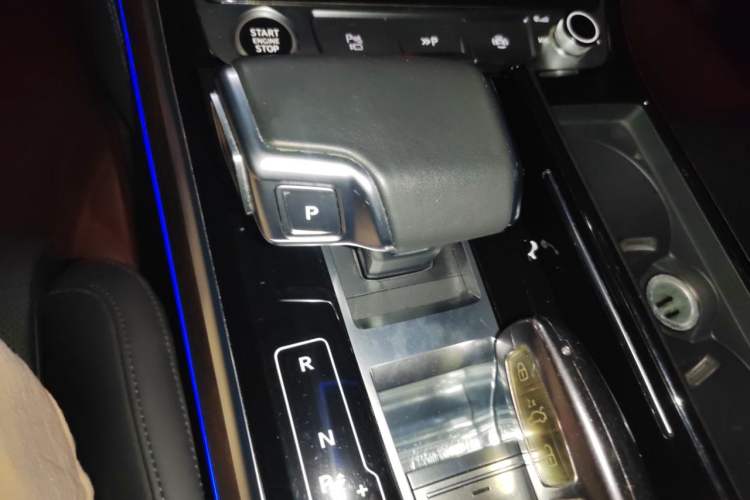 Used Audi A8  Gear Lever