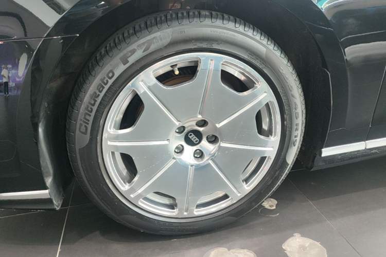 Used Audi A8 2023 A8L 45 TFSI quattro Luxury Model Left Front Wheel Hub