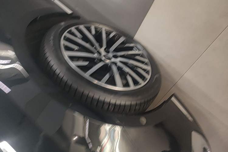 Used Audi A8 2023 A8L 50 TFSI quattro Prestige Edition Left Front Wheel Hub