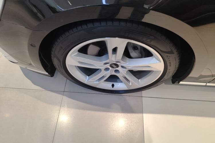 Used Audi A8 2023 A8L 50 TFSI quattro Prestige Edition Left Front Wheel Hub