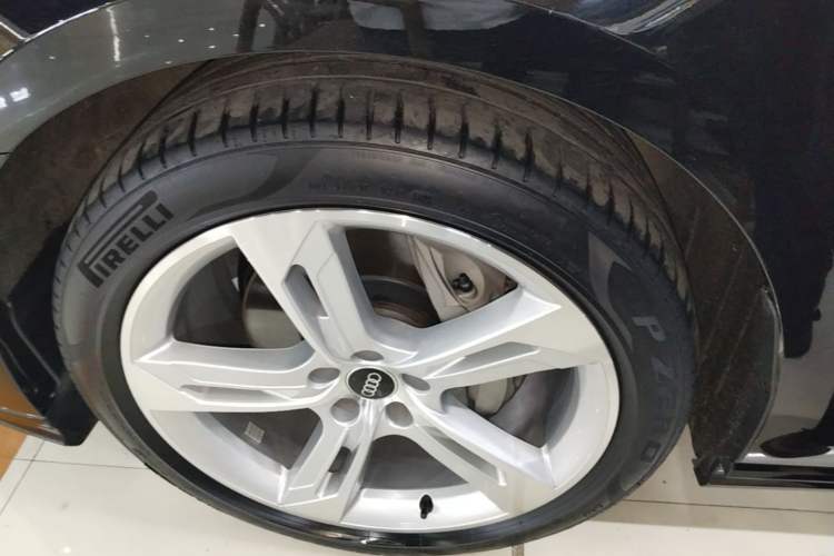 Used Audi A8 2023 A8L 50 TFSI quattro Prestige Edition Left Front Wheel Hub