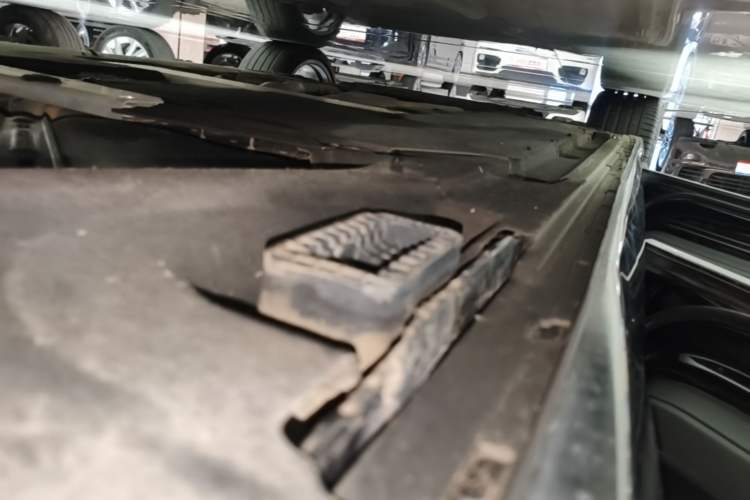Used Audi A8 2023 A8L 50 TFSI quattro Prestige Edition Left Side Sill