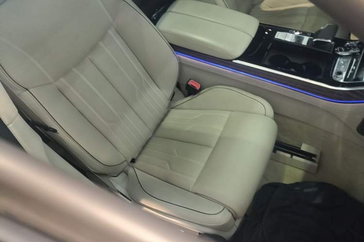Used Audi A8 2023 A8L 55 TFSI quattro Flagship Model Right Front Seat