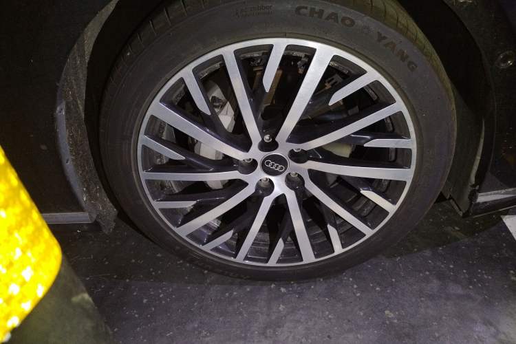 Used Audi A8 2023 A8L 50 TFSI quattro Prestige Edition Right Front Wheel Hub