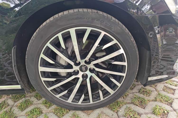 Used Audi A8 2023 A8L 50 TFSI quattro Prestige Edition Right Front Wheel Hub