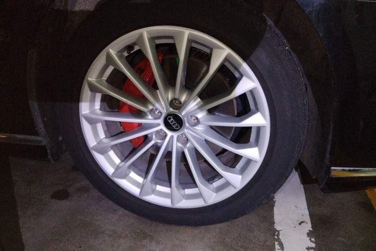 Used Audi A8 2023 A8L 45 TFSI quattro Luxury Model Right Front Wheel Hub