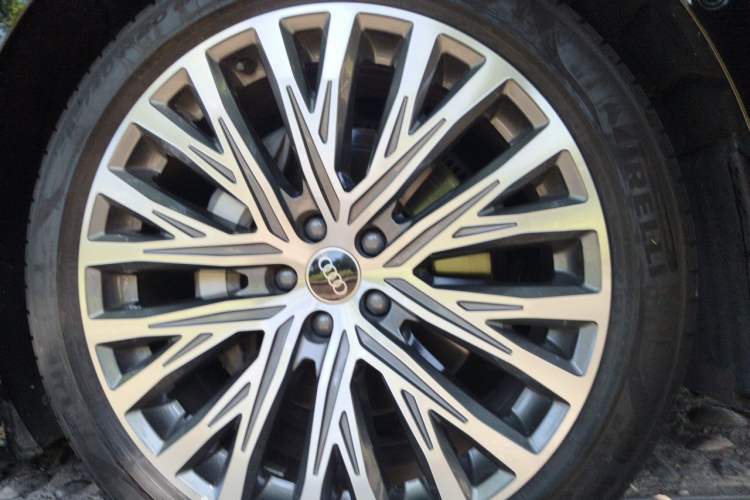 Used Audi A8 2023 A8L 50 TFSI quattro Prestige Edition Right Front Wheel Hub