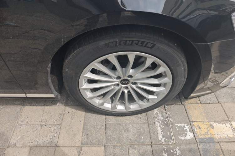 Used Audi A8 2023 A8L 45 TFSI quattro Luxury Model Right Front Wheel Hub