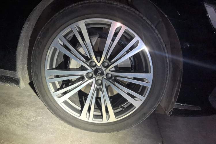 Used Audi A8 2023 A8L 50 TFSI quattro Prestige Edition Right Front Wheel Hub