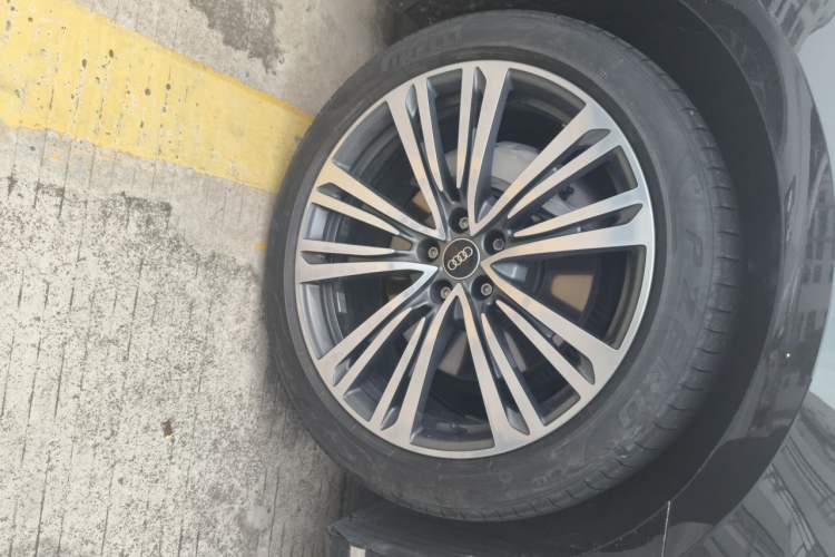 Used Audi A8 2023 A8L 50 TFSI quattro Prestige Edition Right Front Wheel Hub
