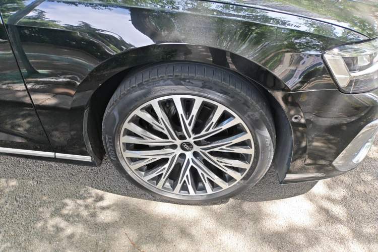Used Audi A8 2023 A8L 50 TFSI quattro Prestige Edition Right Front Wheel Hub