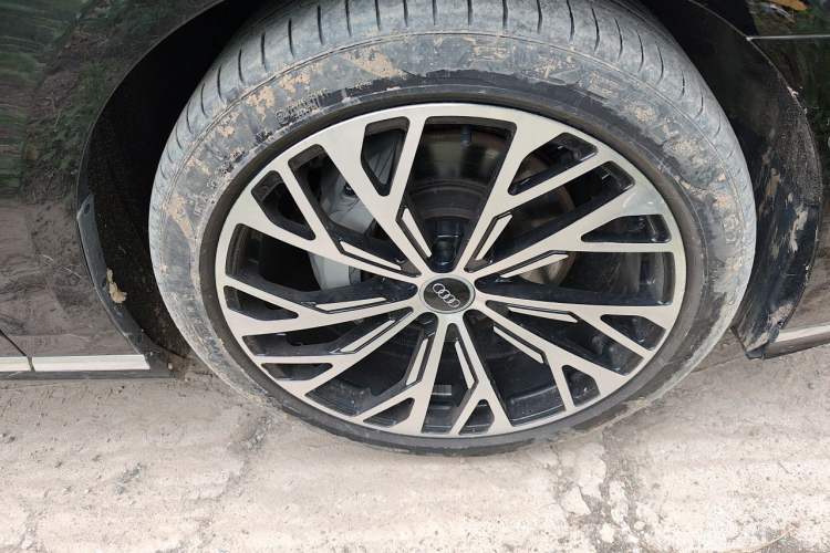 Used Audi A8 2023 A8L 50 TFSI quattro Prestige Edition Right Front Wheel Hub