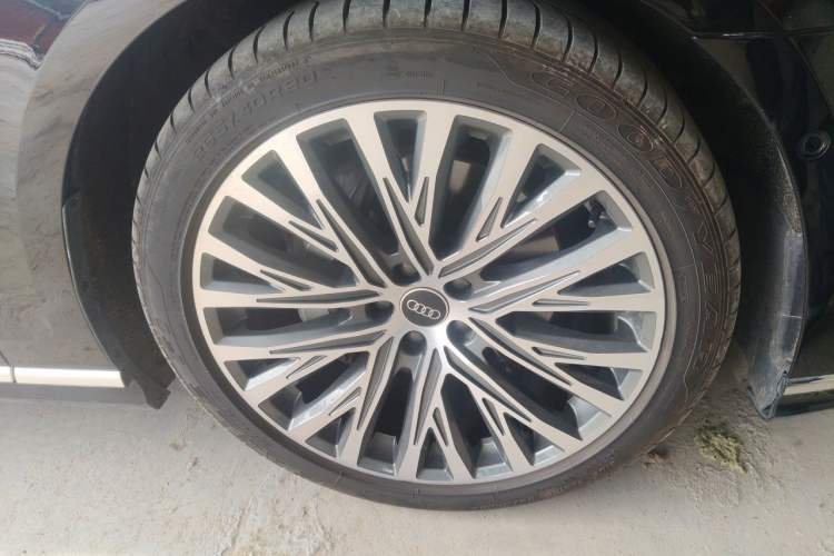Used Audi A8 2023 A8L 50 TFSI quattro Prestige Edition Right Front Wheel Hub