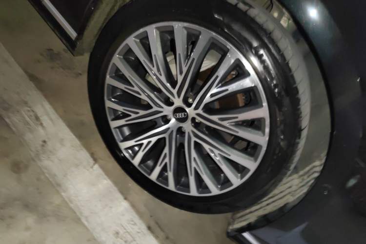 Used Audi A8  Right Front Wheel Hub
