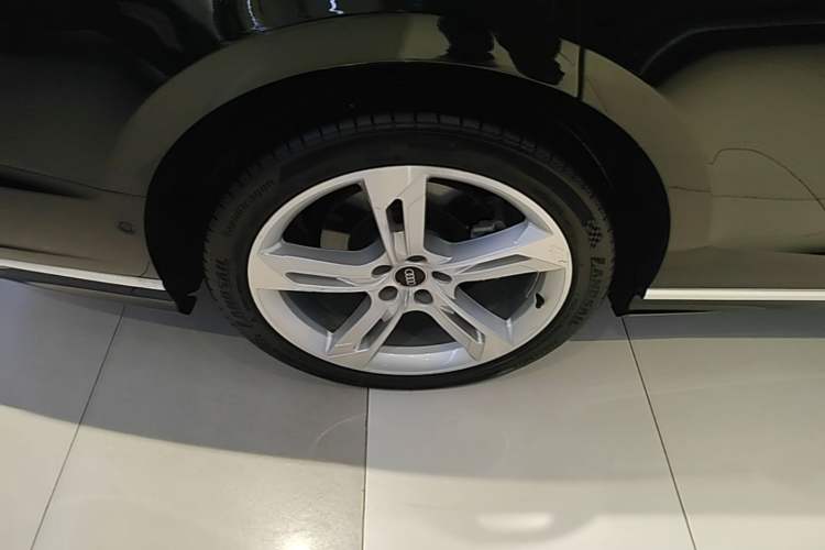 Used Audi A8 2023 A8L 50 TFSI quattro Prestige Edition Right Rear Wheel Hub