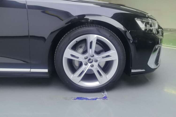 Used Audi A8 2023 A8L 50 TFSI quattro Prestige Edition Right Rear Wheel Hub