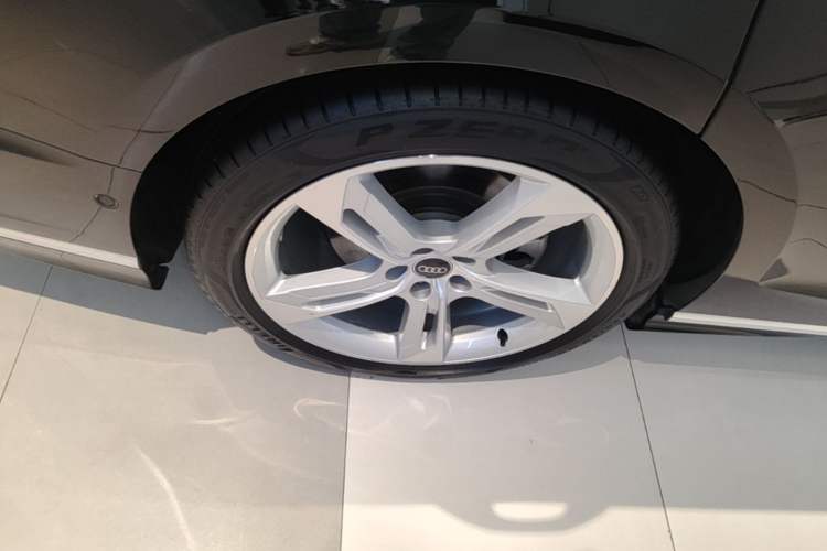 Used Audi A8 2023 A8L 50 TFSI quattro Prestige Edition Right Rear Wheel Hub