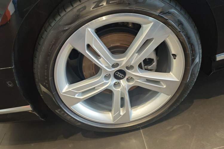 Used Audi A8 2023 A8L 50 TFSI quattro Prestige Edition Right Rear Wheel Hub