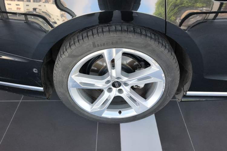 Used Audi A8 2023 A8L 50 TFSI quattro Prestige Edition Right Rear Wheel Hub