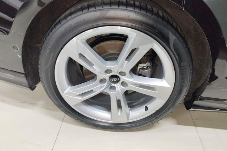 Used Audi A8 2023 A8L 50 TFSI quattro Prestige Edition Right Rear Wheel Hub