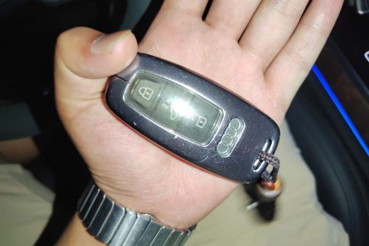 Used Audi A8  Vehicle Key