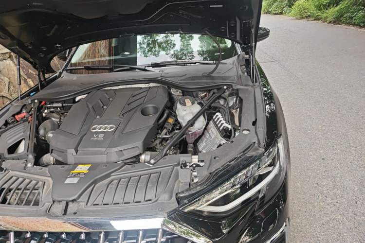 Used Audi A8 2024 A8L 55 TFSI quattro Flagship Model Engine Bay Left