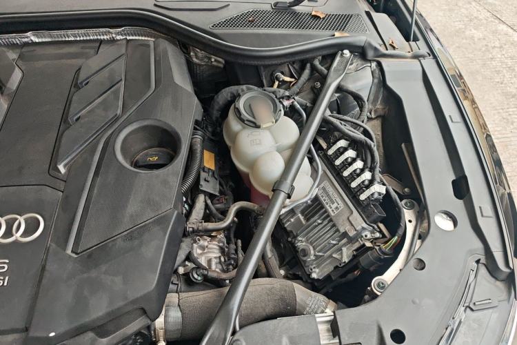 Used Audi A8 2024 A8L 55 TFSI quattro Flagship Model Engine Bay Left