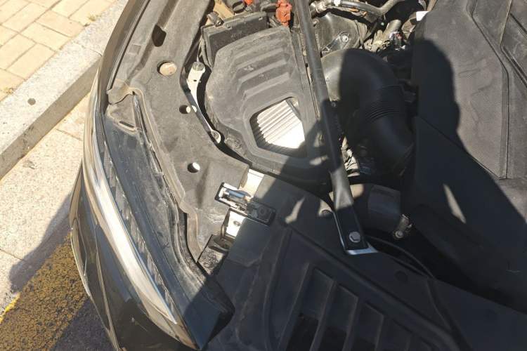 Used Audi A8 2024 A8L 55 TFSI quattro Flagship Model Engine Bay Right