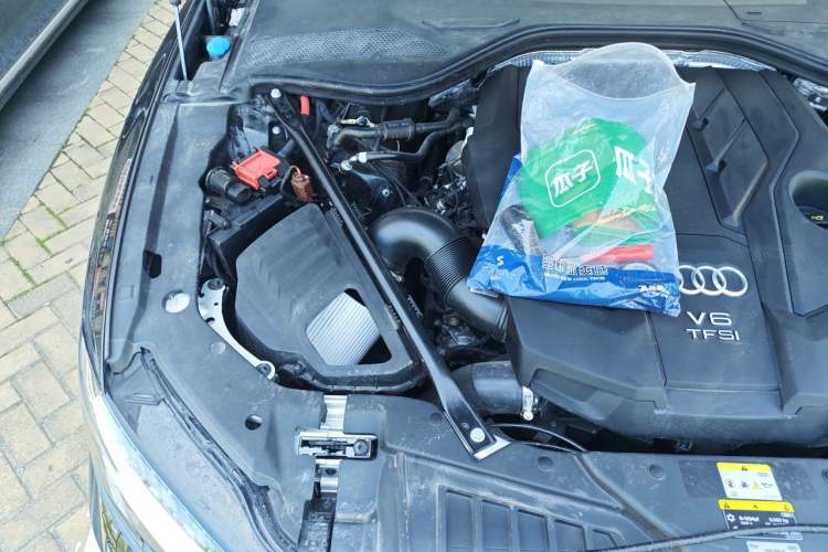 Used Audi A8 2024 A8L 50 TFSI quattro Prestige Edition Engine Bay Right