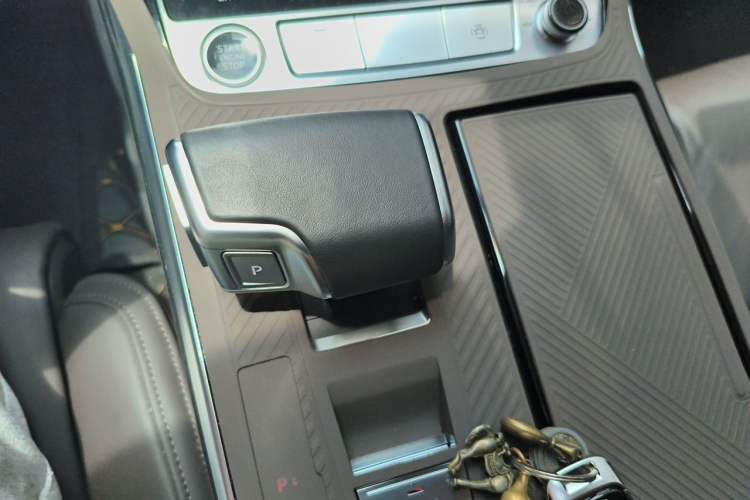 Used Audi A8 2024 A8L 45 TFSI quattro Luxury Model Gear Lever