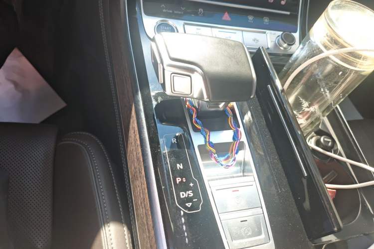 Used Audi A8 2024 A8L 55 TFSI quattro Flagship Model Gear Lever