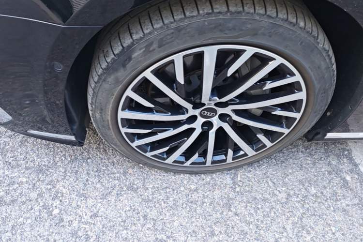 Used Audi A8 2024 A8L 55 TFSI quattro Flagship Model Left Front Wheel Hub