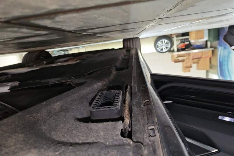Used Audi A8 2024 A8L 55 TFSI quattro Flagship Model Left Side Sill