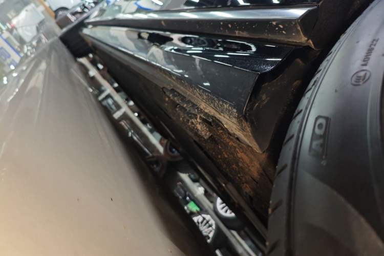 Used Audi A8 2024 A8L 50 TFSI quattro Prestige Edition Left Side Sill