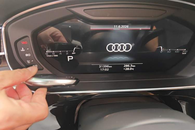 Used Audi A8 2024 A8L 55 TFSI quattro Flagship Model Odometer Close Up