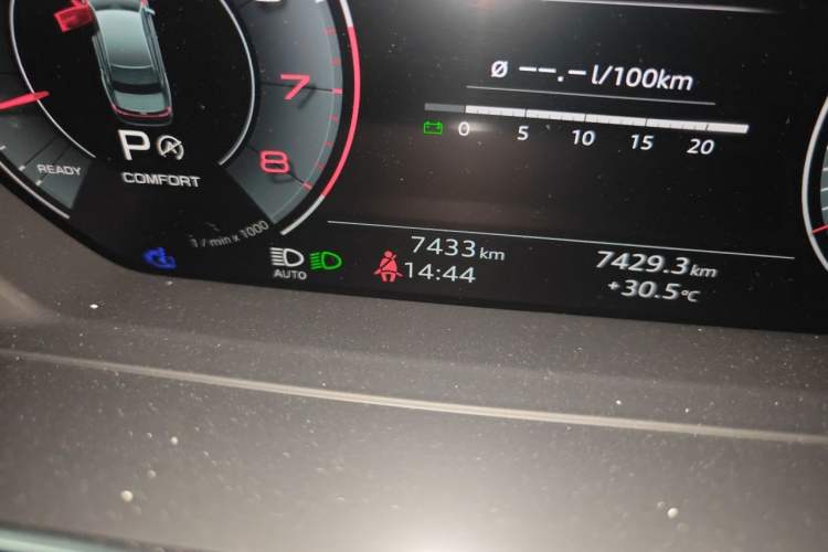 Used Audi A8 2024 A8L 50 TFSI quattro Prestige Edition Odometer Close Up