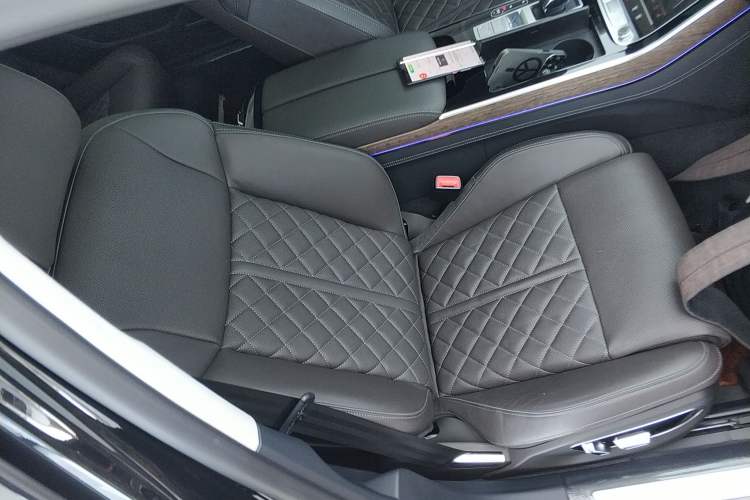 Used Audi A8 2024 A8L 55 TFSI quattro Flagship Model Right Front Seat