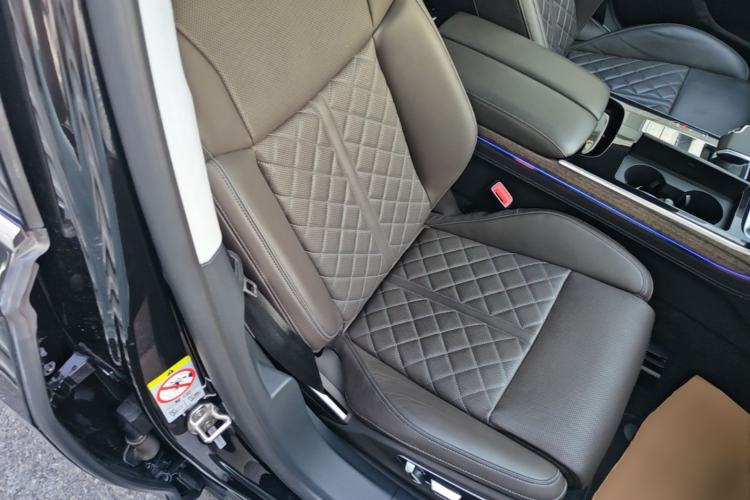 Used Audi A8 2024 A8L 55 TFSI quattro Flagship Model Right Front Seat