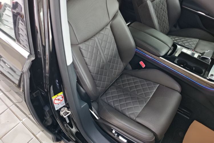 Used Audi A8 2024 A8L 55 TFSI quattro Flagship Model Right Front Seat