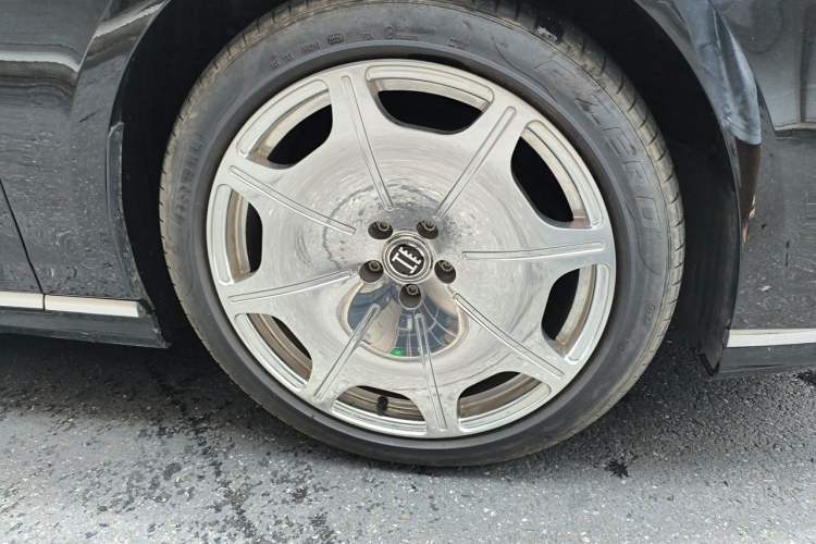 Used Audi A8 2024 A8L 45 TFSI quattro Luxury Model Right Front Wheel Hub