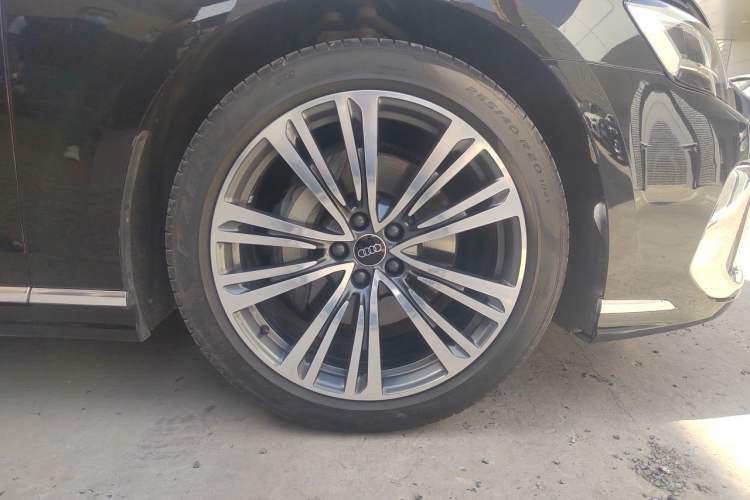 Used Audi A8 2024 A8L 45 TFSI quattro Luxury Model Right Front Wheel Hub