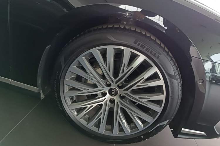 Used Audi A8 2024 A8L 50 TFSI quattro Prestige Edition Right Front Wheel Hub