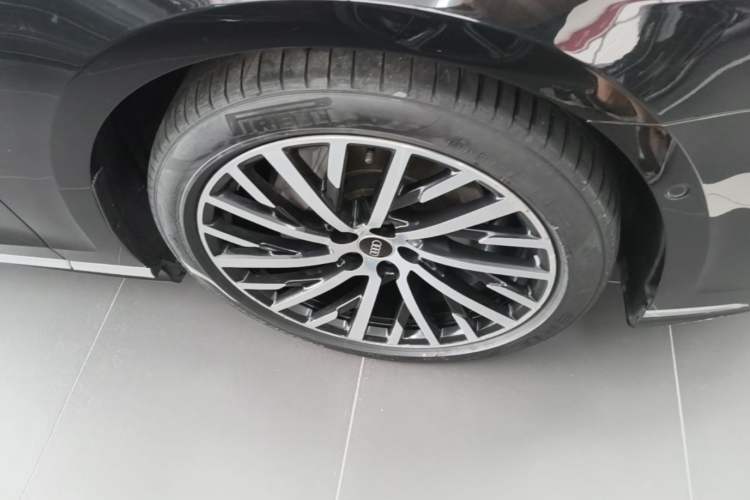 Used Audi A8 2024 A8L 50 TFSI quattro Prestige Edition Right Front Wheel Hub