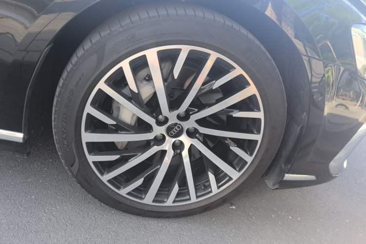 Used Audi A8  Right Front Wheel Hub