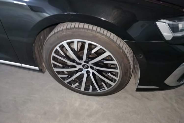 Used Audi A8 2024 A8L 50 TFSI quattro Prestige Edition Right Front Wheel Hub