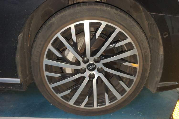 Used Audi A8 2024 A8L 50 TFSI quattro Prestige Edition Right Front Wheel Hub