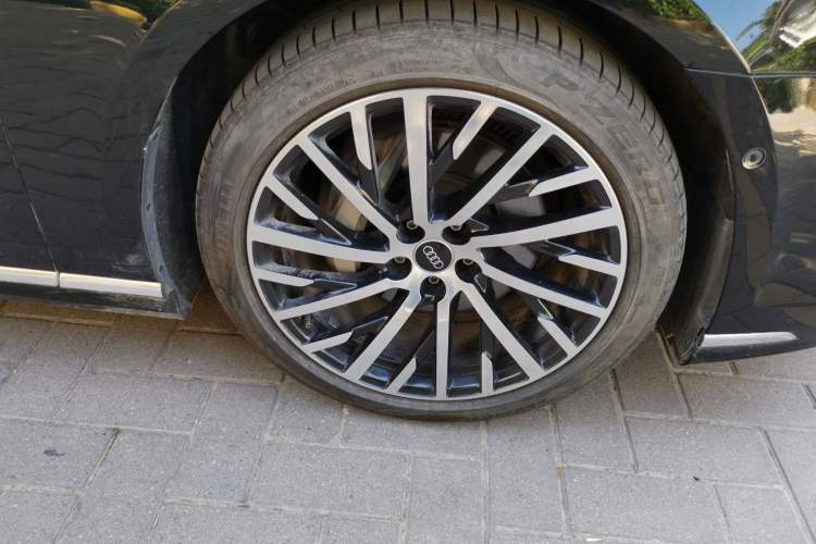 Used Audi A8 2024 A8L 50 TFSI quattro Prestige Edition Right Front Wheel Hub