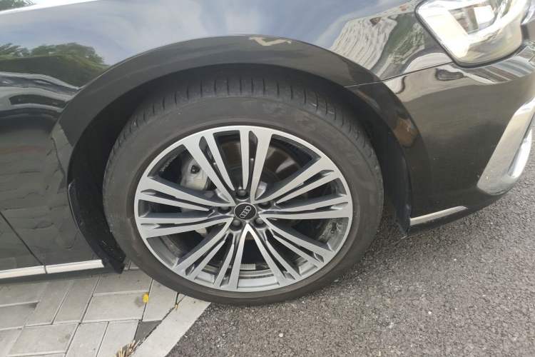 Used Audi A8 2024 A8L 45 TFSI quattro Luxury Model Right Front Wheel Hub